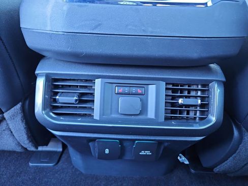 Used 2022 Ford F150 Lariat w/ Equipment Group 502A High image 33