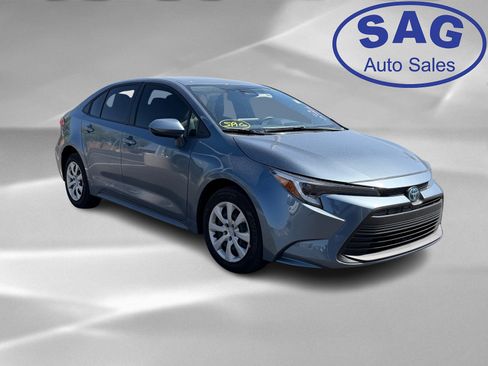 Used 2024 Toyota Corolla LE image 2