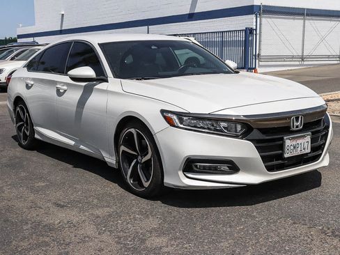 Used 2018 Honda Accord Sport image 16