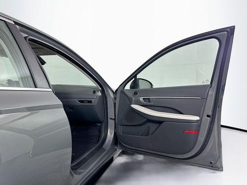 Used 2022 Hyundai Sonata Limited w/ Preferred Accessory Package image 33