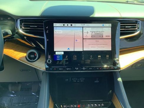 Used 2024 Jeep Grand Wagoneer Series III w/ Flexible Seating Group image 17