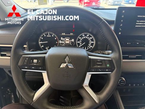 Used 2025 Mitsubishi Outlander SE FWD image 18