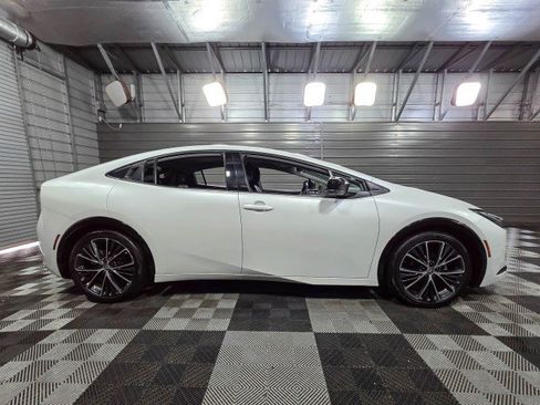 Used 2024 Toyota Prius XLE image 8