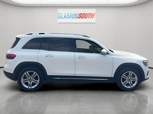 Used 2023 Mercedes-Benz GLB 250 4MATIC w/ Premium Package image 2