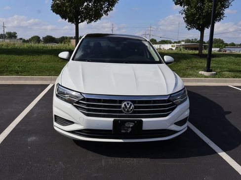 Used 2019 Volkswagen Jetta SE FWD image 3
