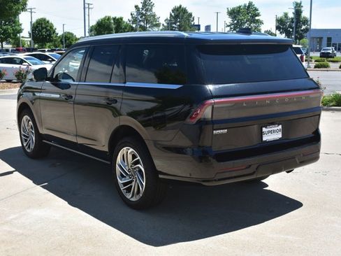 Used 2025 Lincoln Navigator Reserve AWD/4WD image 7