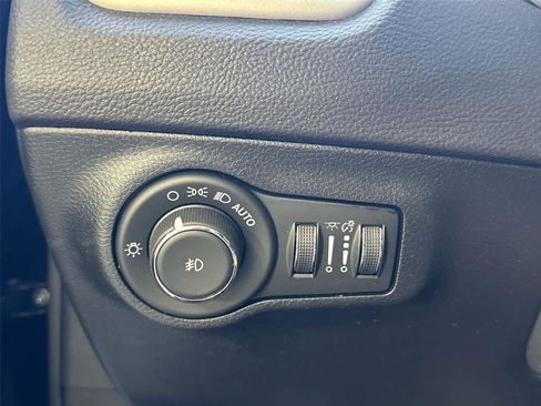 Used 2021 Jeep Compass Latitude image 22