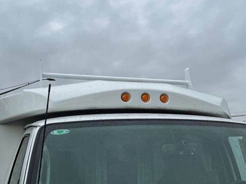 Used 2024 Ford E-450 and Econoline 450 Super Duty w/ Power Windows & Locks Group RWD image 9