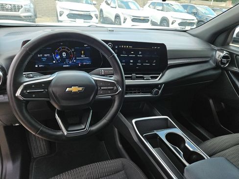 Used 2025 Chevrolet Equinox LT FWD image 16