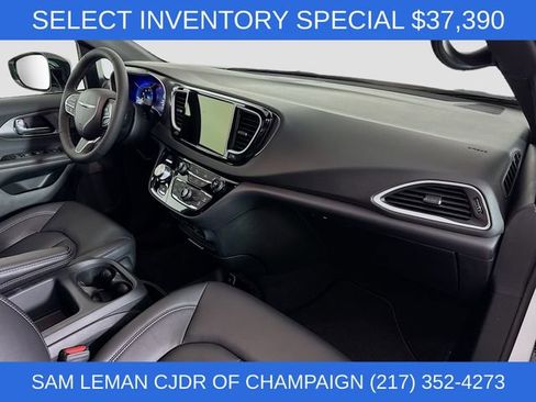 New 2026 Chrysler Voyager LX FWD image 29