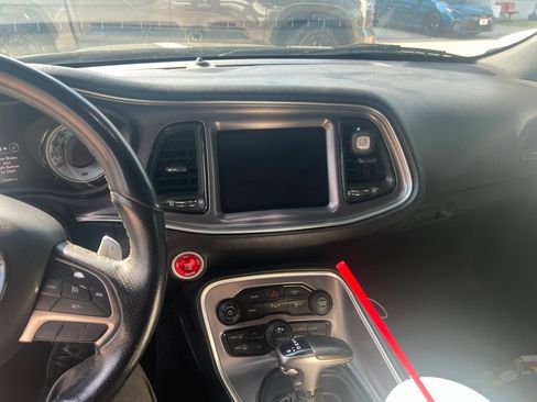 Used 2019 Dodge Challenger R/T w/ Driver Convenience Group RWD image 12