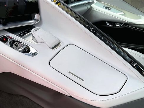 Used 2024 Chevrolet Corvette Stingray Premium Conv w/ Z51 Performance Package image 18