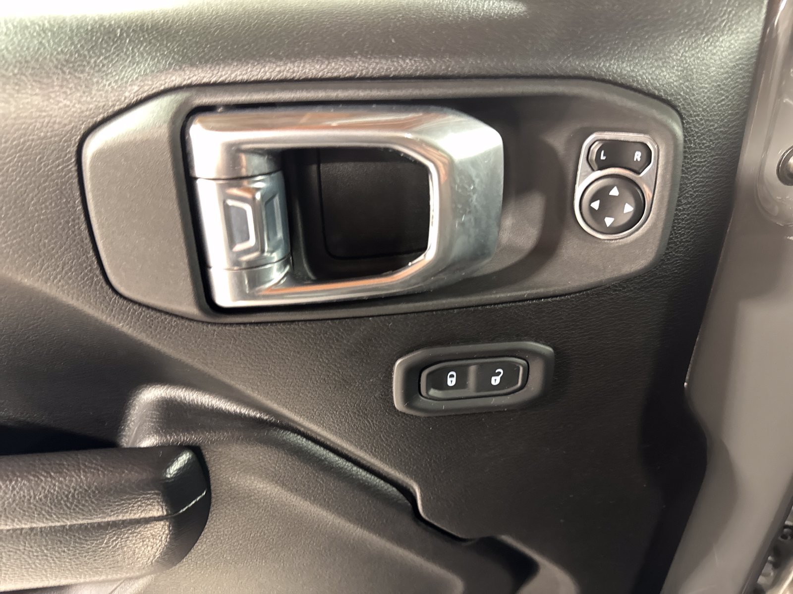 Used 2022 Jeep Gladiator Sport AWD/4WD image 14