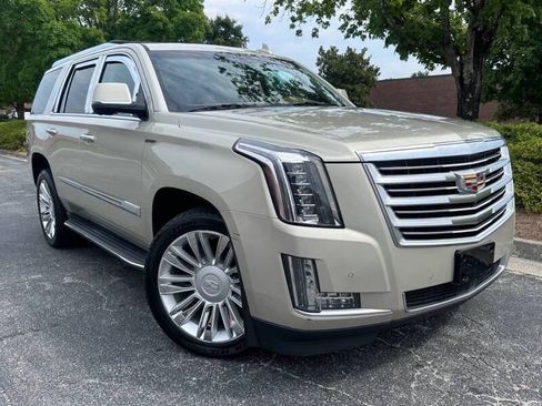 Used 2015 Cadillac Escalade Platinum AWD/4WD image 3