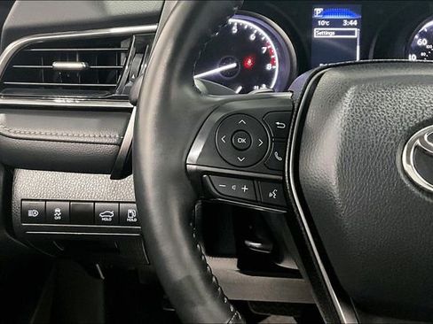 Used 2024 Toyota Camry SE image 11