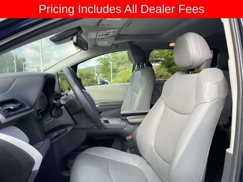 Used 2024 Toyota Sienna XLE AWD/4WD image 22