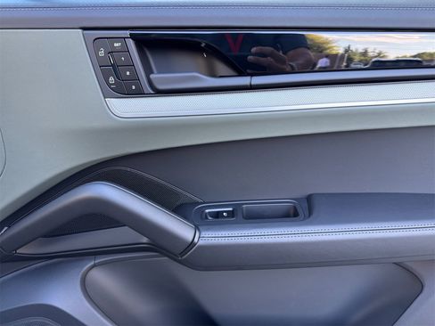 Used 2025 Porsche Cayenne image 18