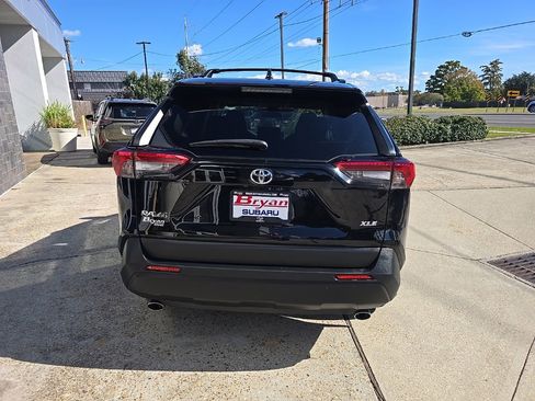 Used 2022 Toyota RAV4 XLE Premium image 20