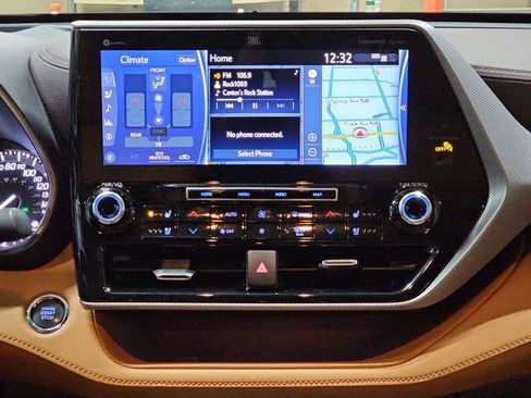 Used 2022 Toyota Highlander Platinum image 15