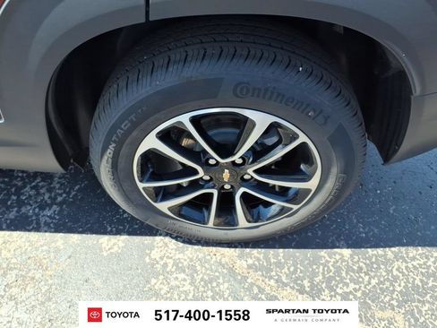 Used 2025 Chevrolet TrailBlazer LT AWD/4WD image 11