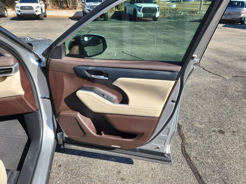 Used 2021 Toyota Highlander XLE image 27
