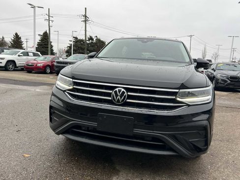 Used 2024 Volkswagen Tiguan SE w/ Panoramic Sunroof Package image 4