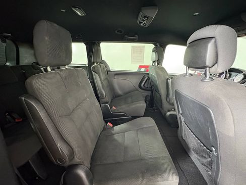 Used 2020 Dodge Grand Caravan SE FWD image 36