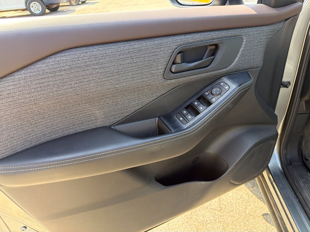 Used 2021 Nissan Rogue S FWD image 11