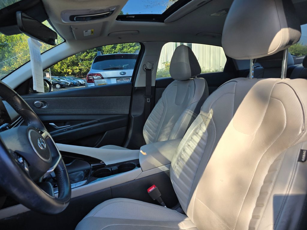 Used 2022 Hyundai Elantra Limited FWD image 12