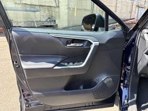 Used 2020 Toyota RAV4 XLE w/ Convenience Package AWD/4WD image 28