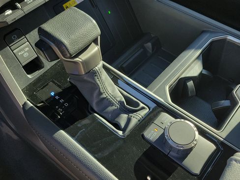 Used 2024 Toyota Tundra Limited image 10