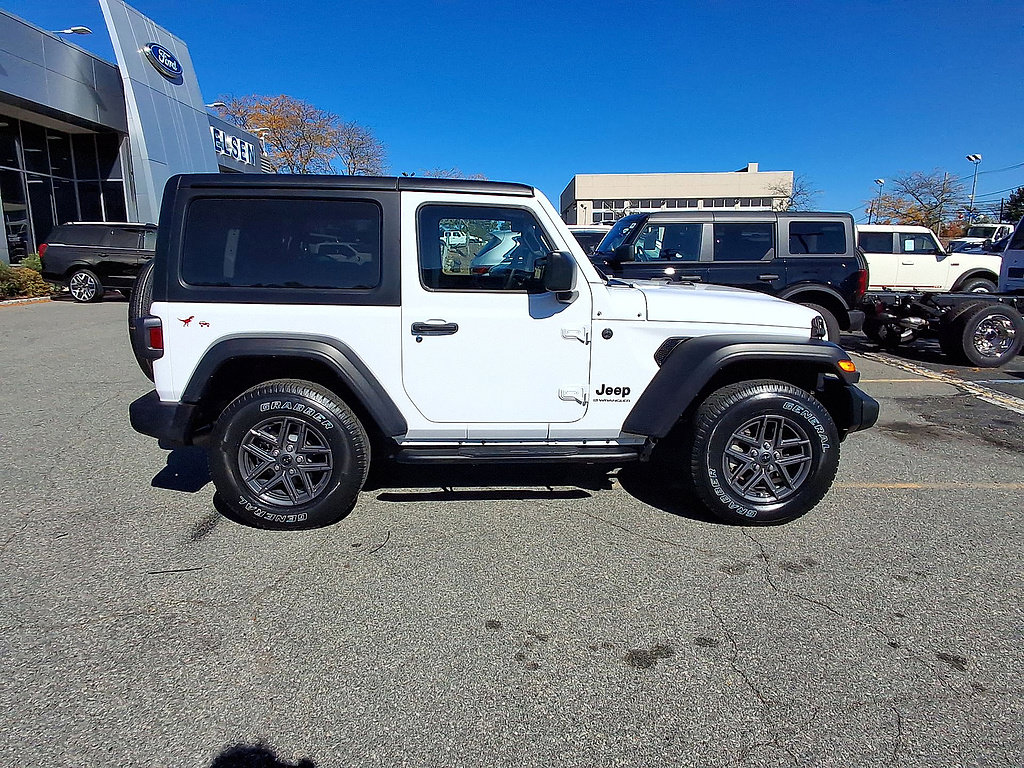 Used 2024 Jeep Wrangler Sport AWD/4WD image 9