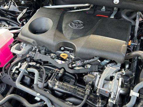 Used 2021 Toyota RAV4 LE AWD/4WD image 30