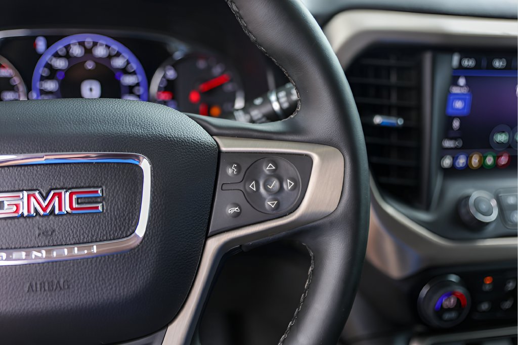 Used 2023 GMC Acadia Denali w/ Denali Technology Package AWD/4WD image 10