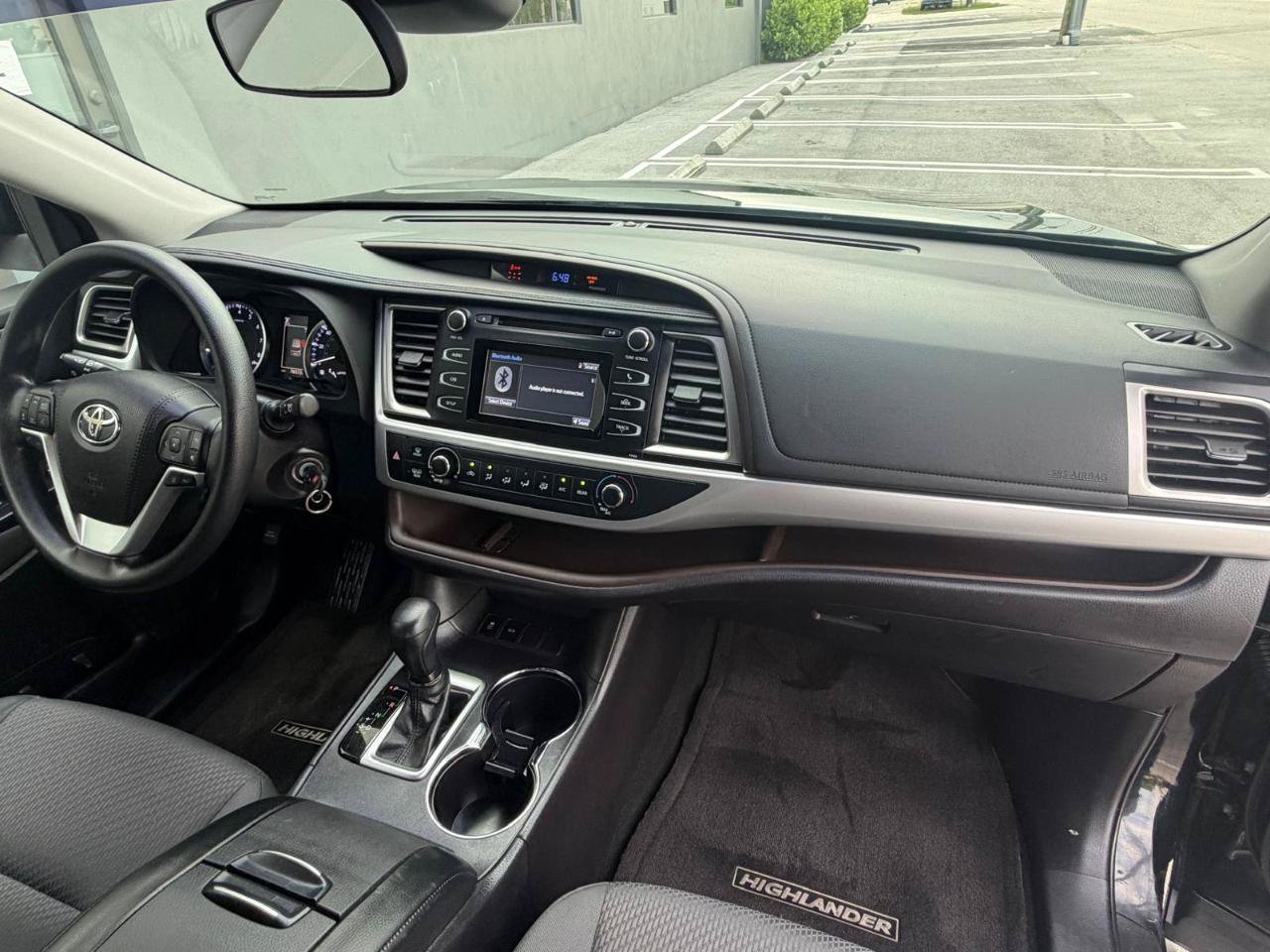 Used 2018 Toyota Highlander LE FWD image 15