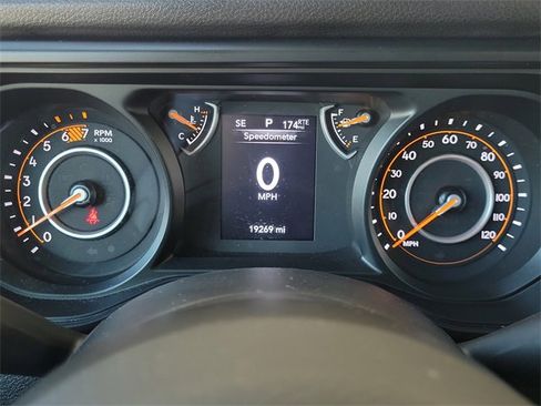 Used 2024 Jeep Wrangler Sport S image 32