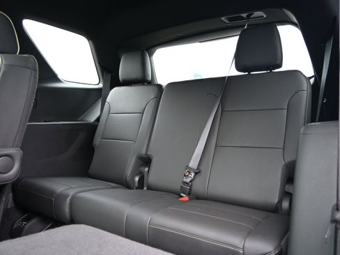 Used 2023 Chevrolet Traverse Premier image 11