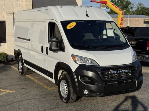 Used 2025 RAM ProMaster 2500 w/ Convenience Group FWD image 13