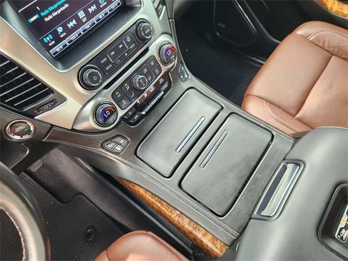 Used 2019 Chevrolet Suburban Premier w/ Premier Plus Edition image 19
