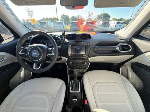 Used 2021 Jeep Renegade Latitude FWD image 27