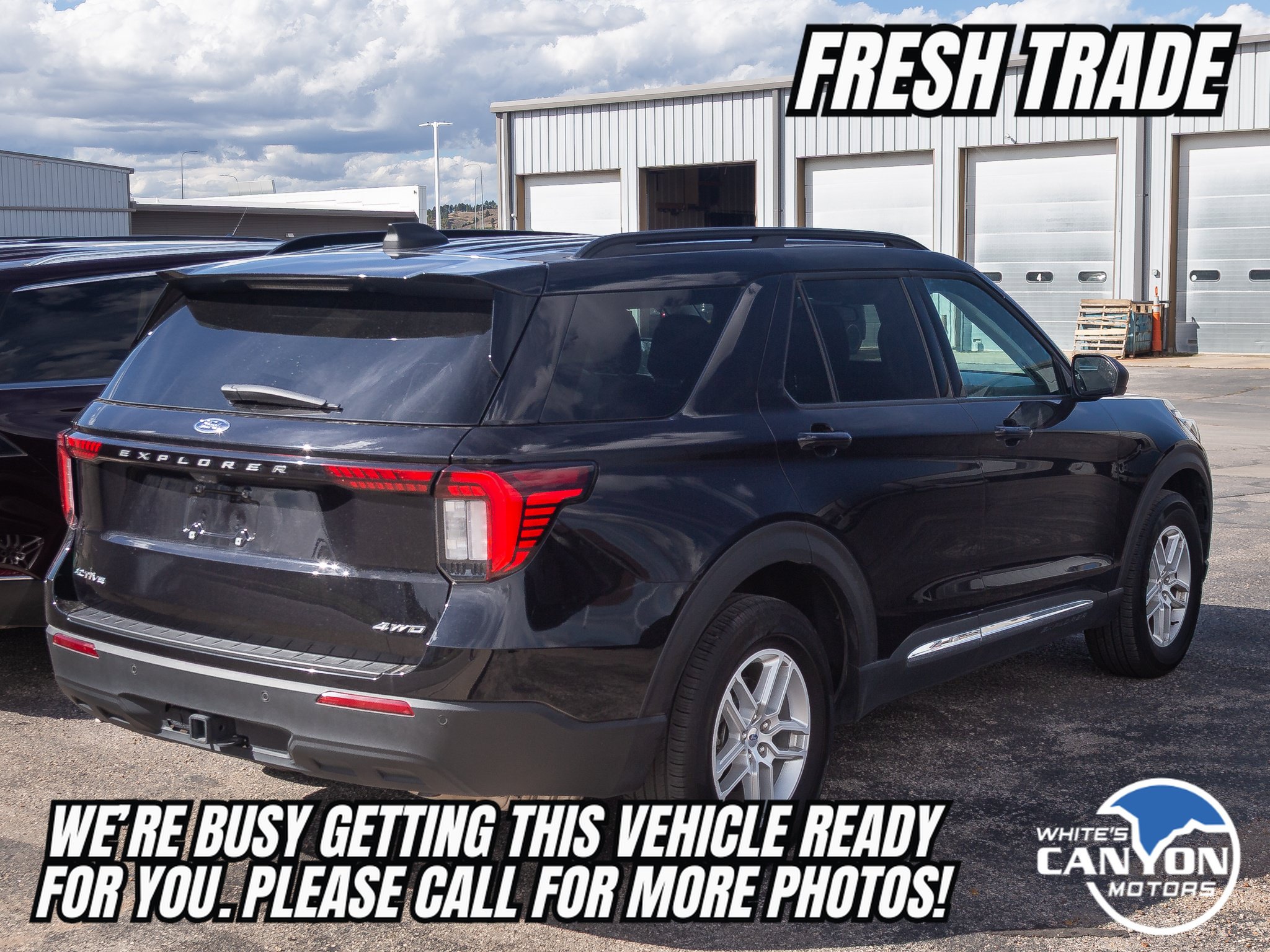 Used 2025 Ford Explorer Active AWD/4WD image 4