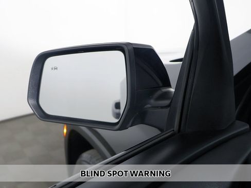 Used 2023 Chevrolet Traverse LT w/ Midnight/Sport Edition image 5