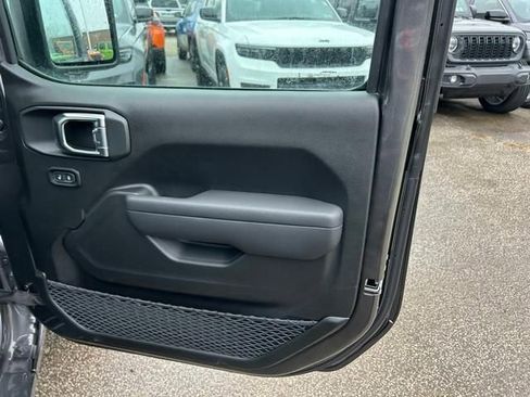 New 2025 Jeep Gladiator Sport image 29