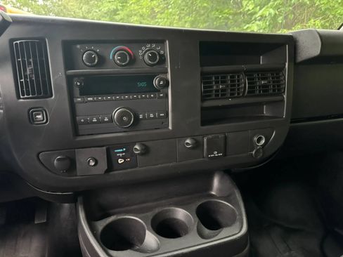 Used 2017 Chevrolet Express 2500 RWD image 13