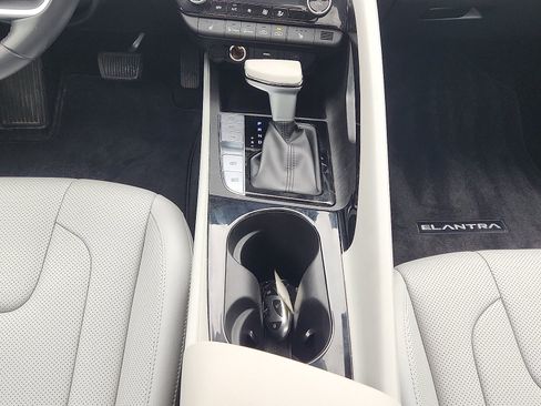 Certified 2024 Hyundai Elantra Limited FWD image 19