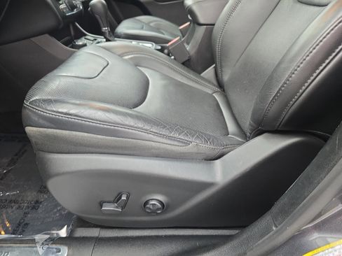 Used 2021 Jeep Cherokee Limited w/ Elite Package image 28