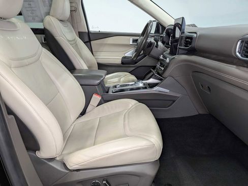 Used 2020 Ford Explorer Platinum w/ Premium Technology Package image 44