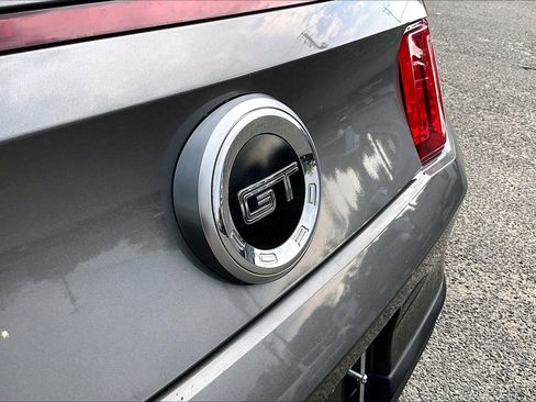 Used 2011 Ford Mustang GT Premium w/ Comfort Pkg RWD image 8