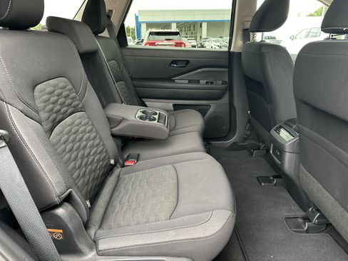 Used 2025 Nissan Pathfinder SV AWD/4WD image 16