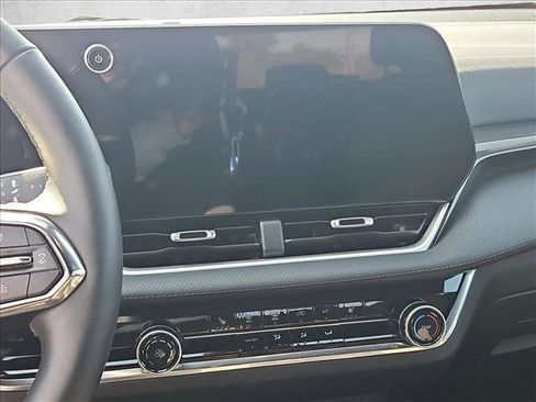 Used 2025 Chevrolet Equinox LT image 11